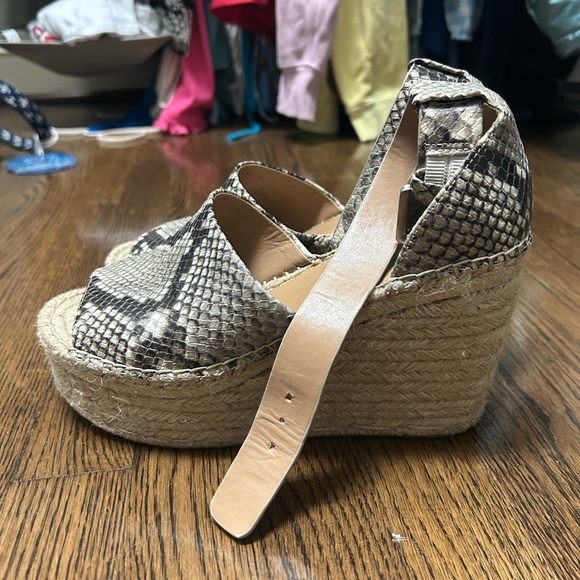 Marc Fisher LTD Snakeprint Wedges - Size 8 - Picture 4 of 5